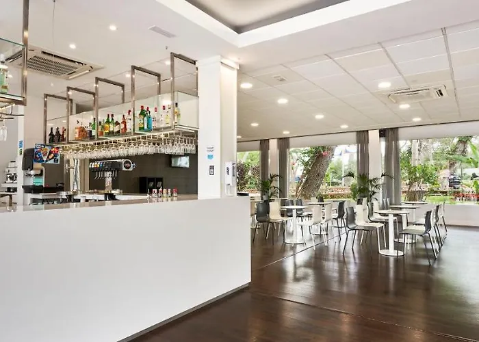 Hotel Globales Cala Blanca (Menorca)