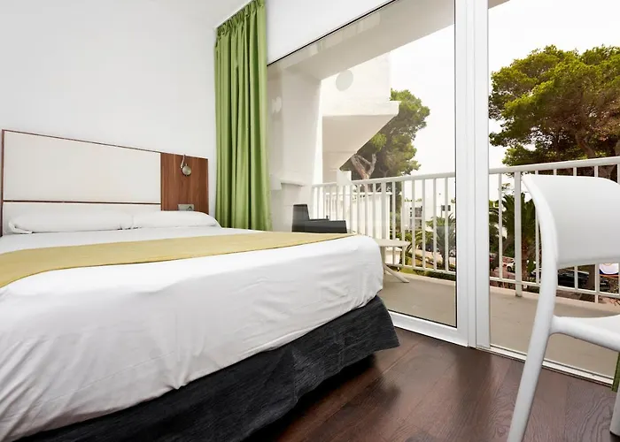 Globales 4* Cala Blanca (Menorca)