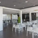 מלון Globales 4*